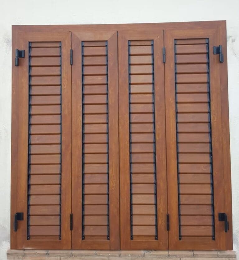 Mallorquina d’alumini amb disseny clàssic i funcional.